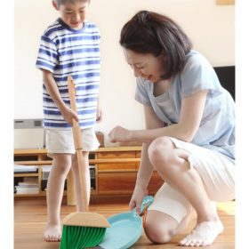 mom playing with toddler